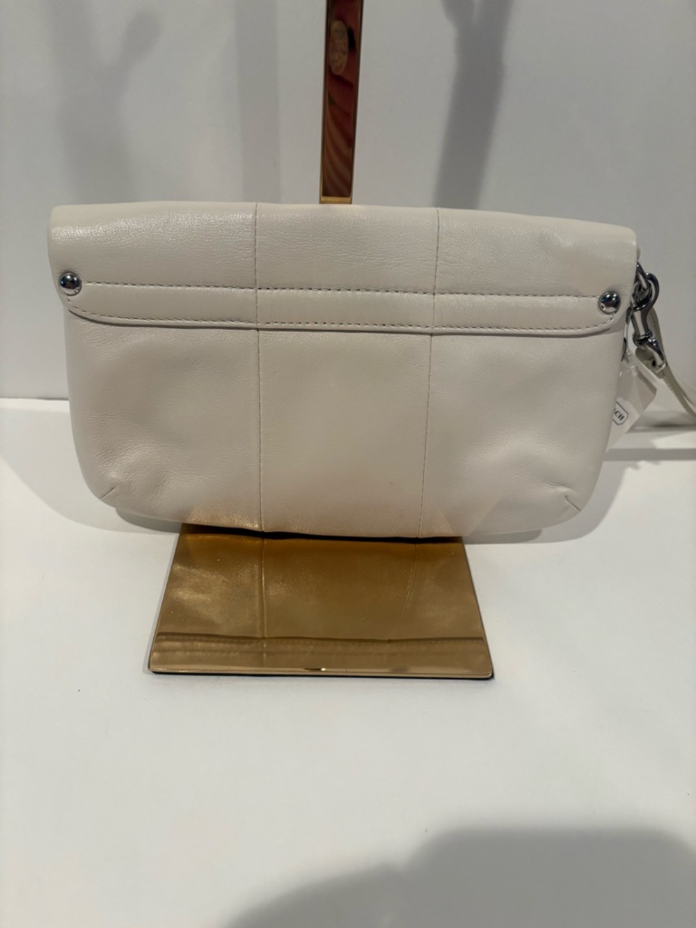 NWT coach off white leather large wristlet - Picture 4 of 8
